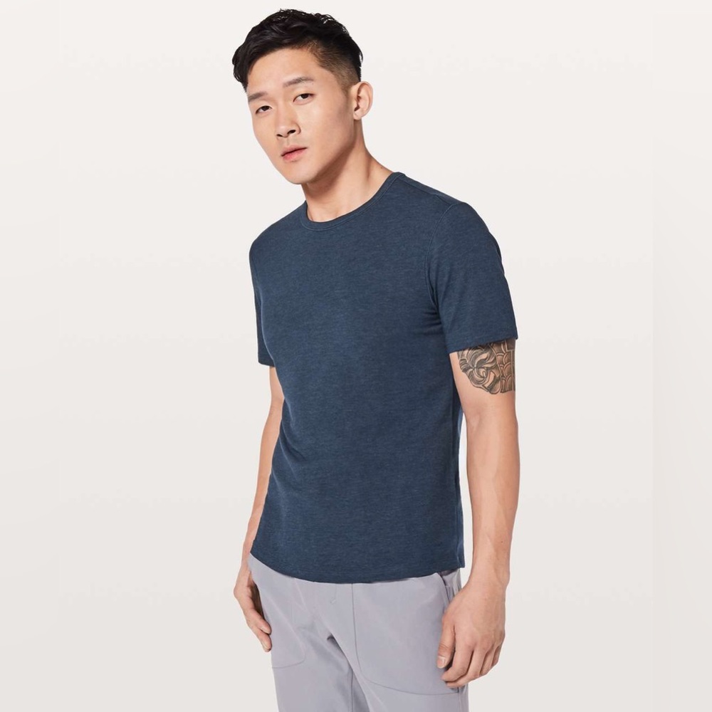 Lululemon Men’s 5 Year Basic Tee Shirt in Navy, size Large